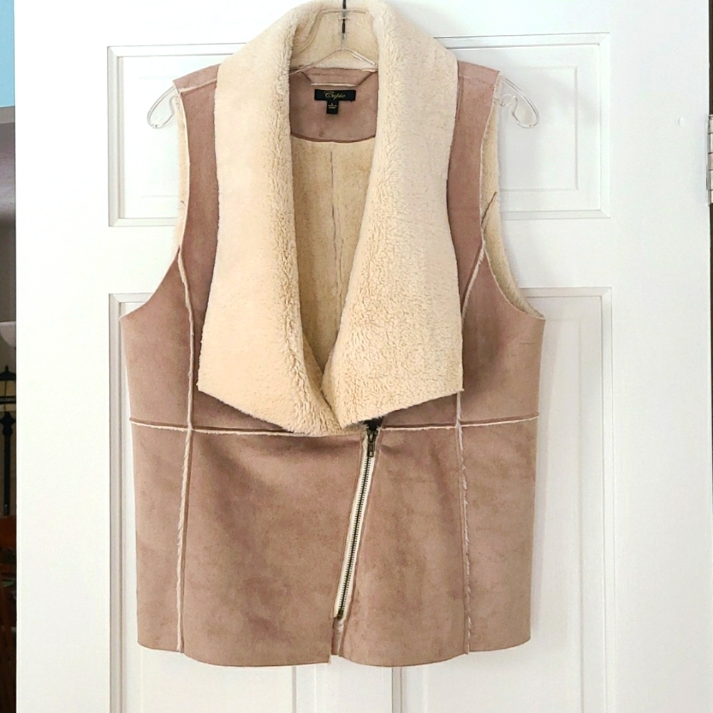 Cupio Faux Suede/Fur Vest with Zipper.   Size L.  Tan